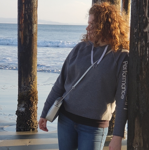 Meet your Posher, Melinda ⚓ - Picture 2 of 3